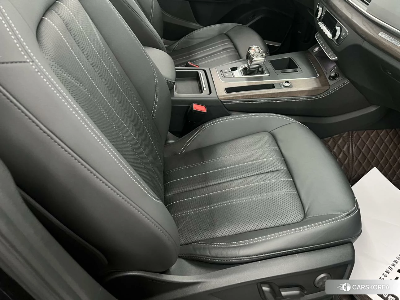 Audi Q5L 2022 Черный из Китая, фото 2