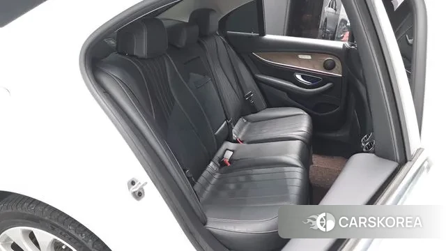 Mercedes-Benz E-Class W213 2019 Белый из Кореи, фото 2