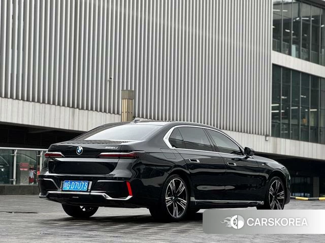 BMW 7 series 2023 Черный из Китая, фото 2