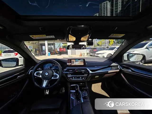 BMW 5 Series (G30) 2019 Белый из Кореи, фото 2