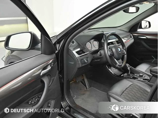 BMW X1 (F48) 2021 Черный из Кореи, фото 2