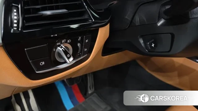 BMW 5 Series (G30) 2023 Белый из Кореи, фото 2