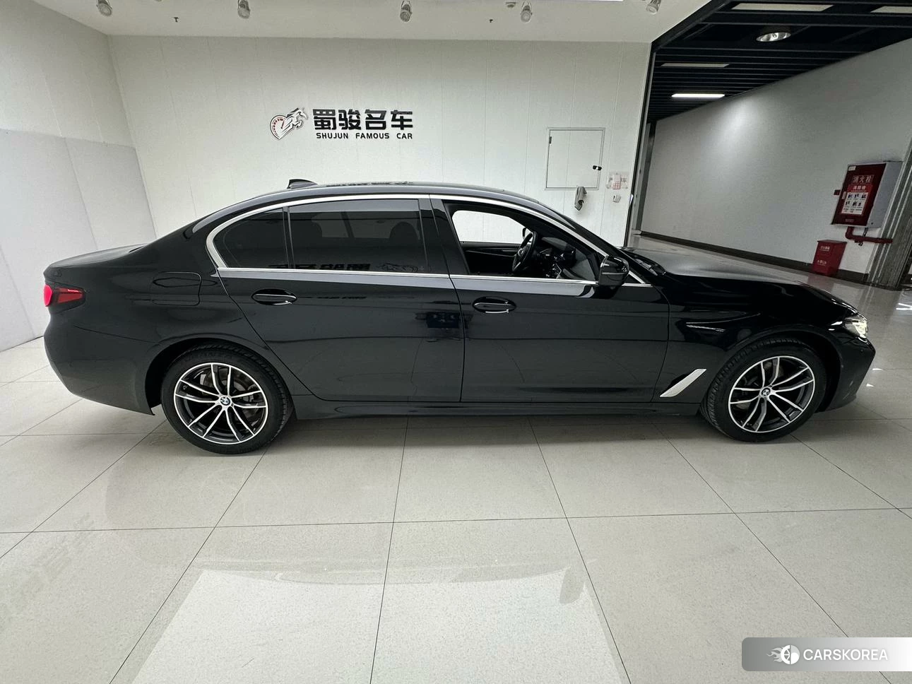 BMW 5 series 2021 Черный из Китая, фото 2