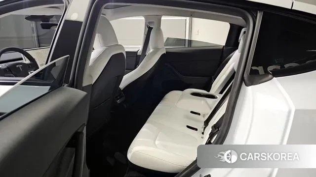 Tesla Model Y 2024 Белый из Кореи, фото 2