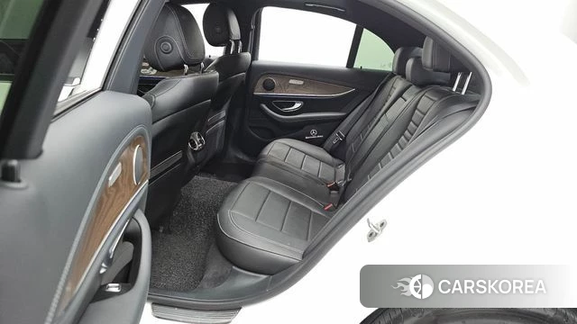 Mercedes-Benz E-Class W213 2021 Белый из Кореи, фото 2