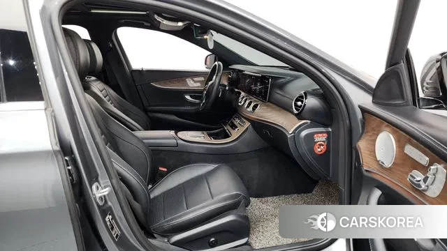 Mercedes-Benz E-Class W213 2021 Серый из Кореи, фото 2