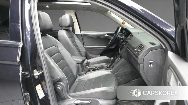 Volkswagen Tiguan Allspace 2020 Фиолетовый из Кореи, фото 2