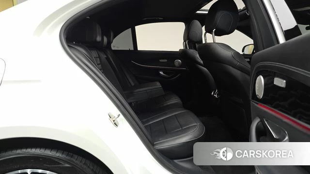 Mercedes-Benz E-Class W213 2023 Белый из Кореи, фото 2