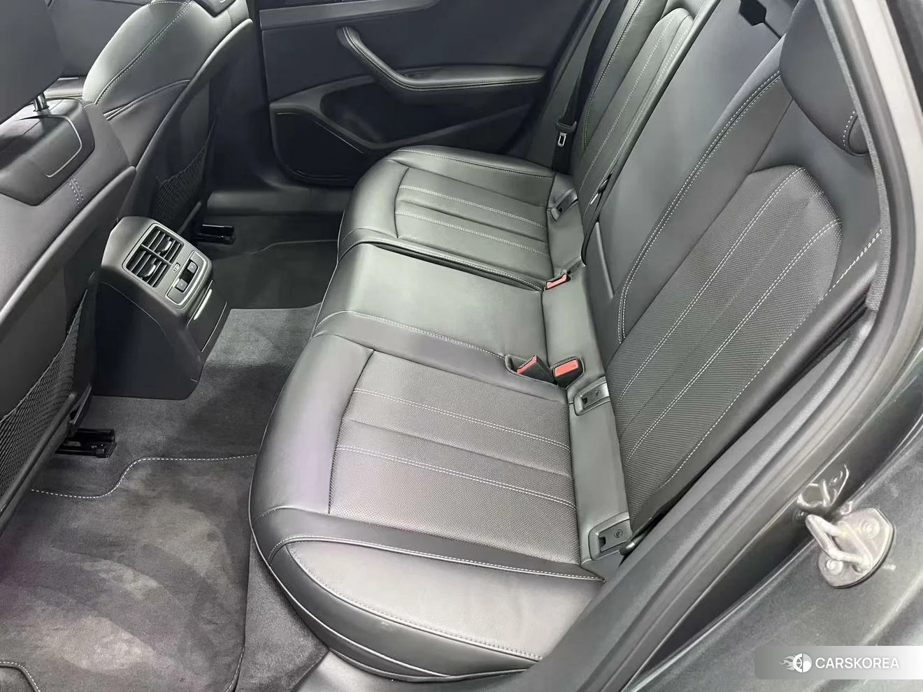 Audi A4L 2023 Темно-серый из Китая, фото 2