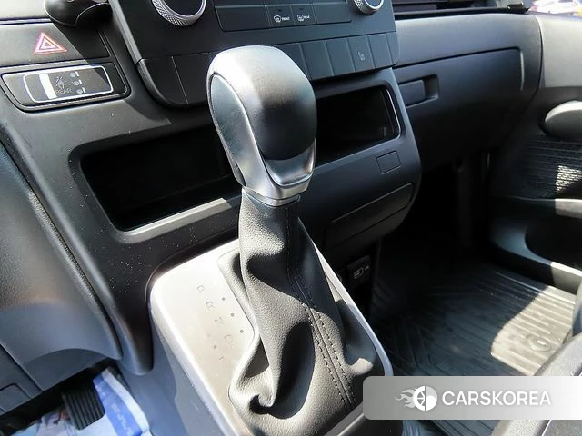 Hyundai Staria 2022 Белый из Кореи, фото 2