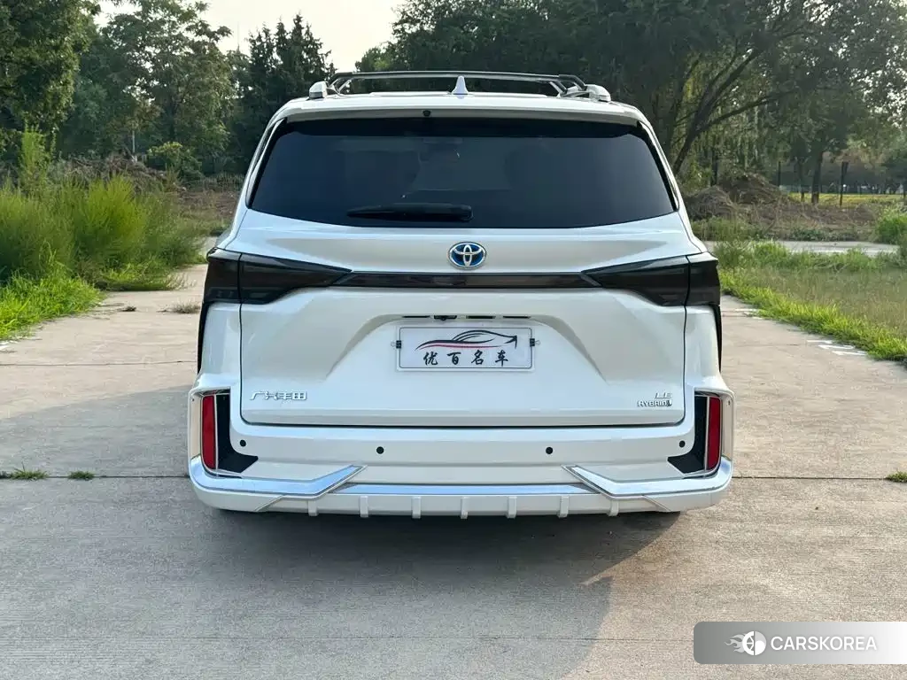 Toyota Sienna 2022 Белый из Китая, фото 2