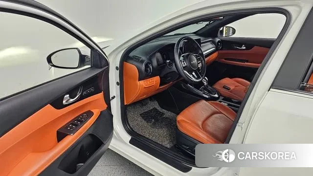 Kia The New K3 2nd generation 2021 Белый из Кореи, фото 2