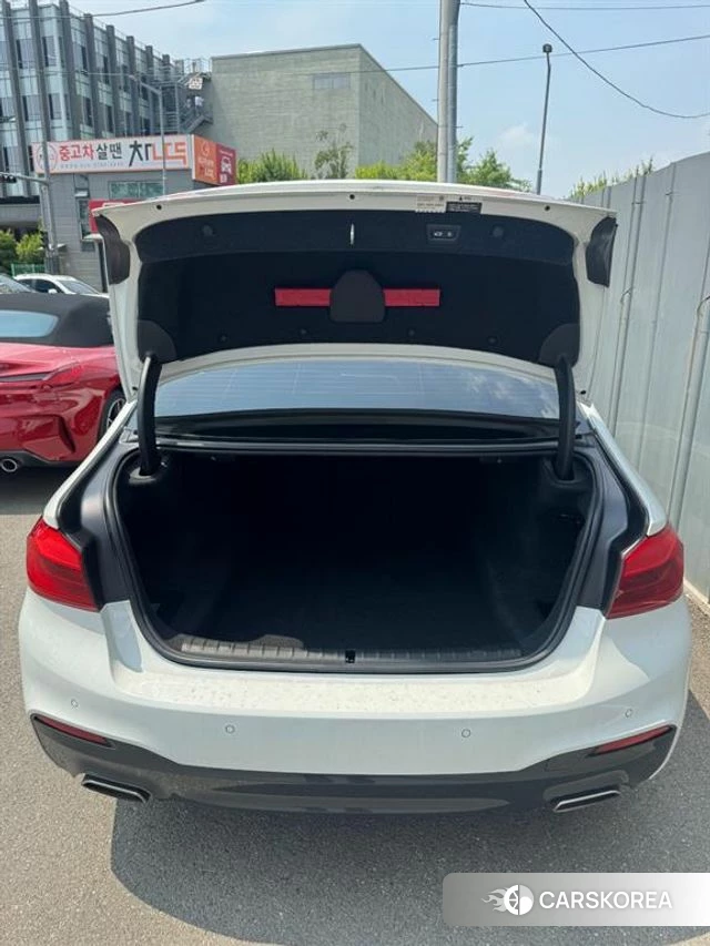 BMW 5 Series (G30) 2018 Белый из Кореи, фото 2