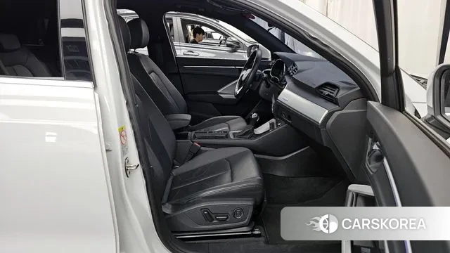 Audi Q3 (F3) 2022 Белый из Кореи, фото 2