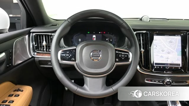 Volvo V60 Cross-Country 2nd Generation 2023 Белый из Кореи, фото 2
