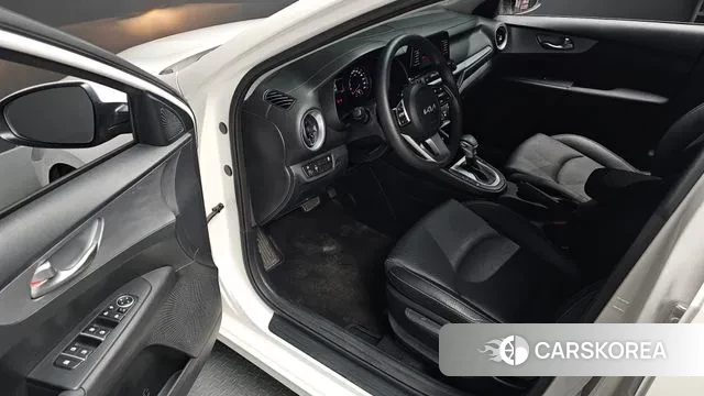 Kia The New K3 2nd generation 2021 Белый из Кореи, фото 2