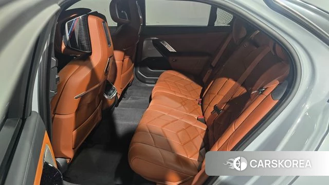 BMW 7 Series (G70) 2025 Небесно-голубой из Кореи, фото 2