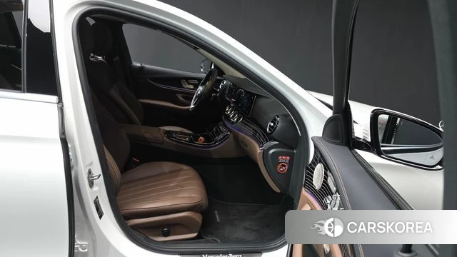 Mercedes-Benz E-Class W213 2023 Белый из Кореи, фото 2