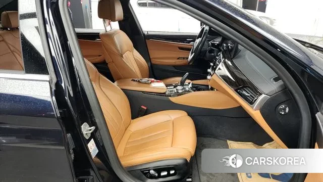 BMW 5 Series (G30) 2021 Черный из Кореи, фото 2