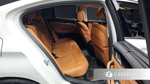 BMW 5 Series (G30) 2022 Белый из Кореи, фото 2