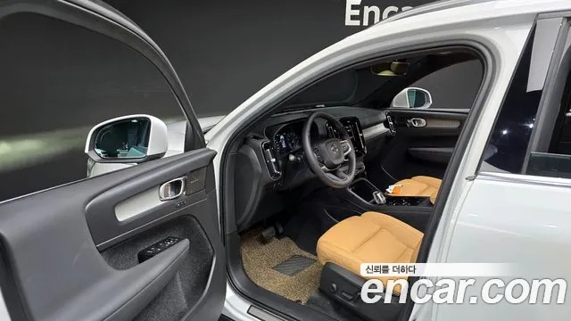 Volvo XC40 2022 Белый из Кореи, фото 2