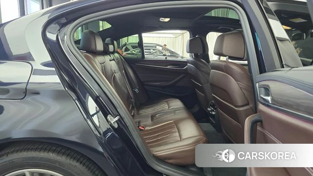 BMW 5 Series (G30) 2018 Черный из Кореи, фото 2