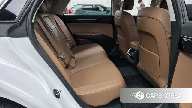 Hyundai Grandeur Hybrid (GN7) 2024 Белый из Кореи, фото 2