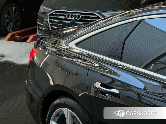 Audi A6L 2022 Черный из Китая, фото 2