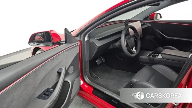 Tesla Model 3 2025 Красный из Кореи, фото 2