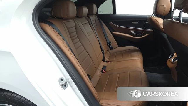 Mercedes-Benz E-Class W213 2021 Белый из Кореи, фото 2