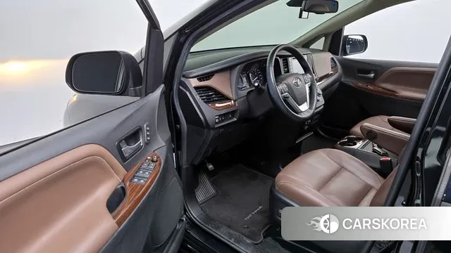 Toyota Sienna 2018 Черный из Кореи, фото 2