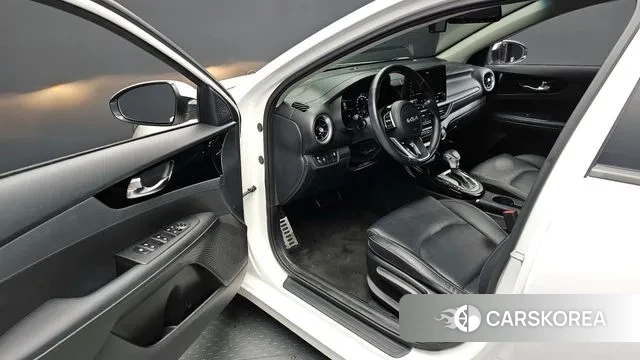 Kia The New K3 2nd generation 2022 Белый из Кореи, фото 2