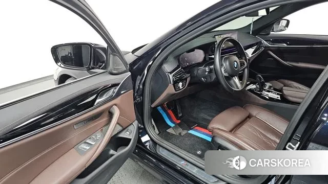 BMW 5 Series (G30) 2021 Черный из Кореи, фото 2