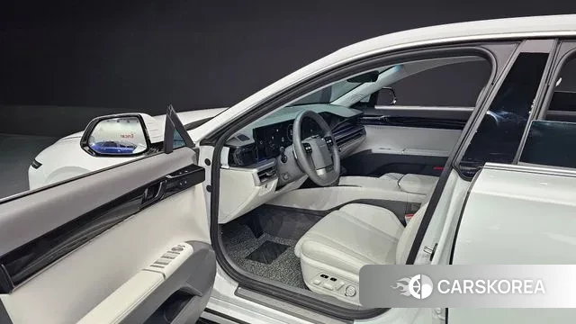 Hyundai Grandeur Hybrid (GN7) 2023 Белый из Кореи, фото 2