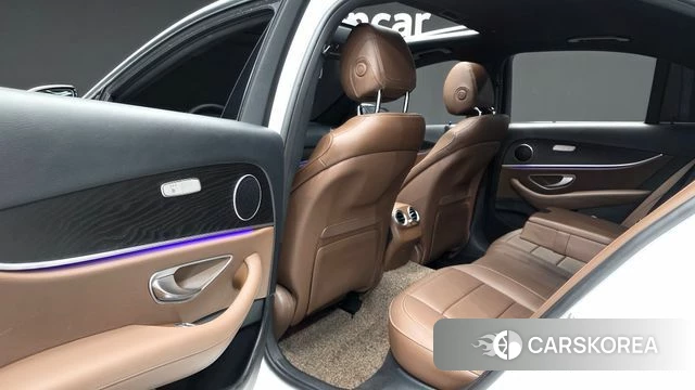 Mercedes-Benz E-Class W213 2022 Белый из Кореи, фото 2