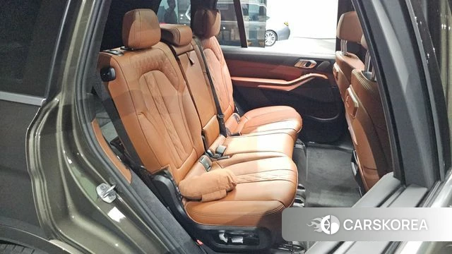BMW X7 (G07) 2025 Песочный из Кореи, фото 2