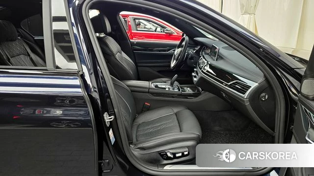 BMW 7 Series (G11) 2018 Черный из Кореи, фото 2