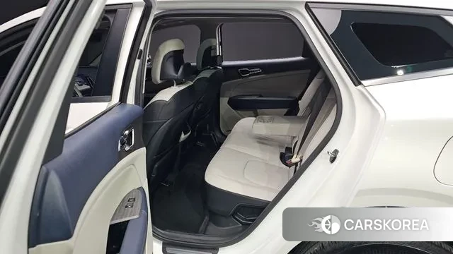 Kia Sportage 5th Generation Hybrid 2023 Белый из Кореи, фото 2