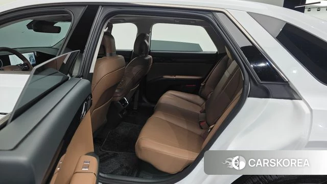 Hyundai Grandeur Hybrid (GN7) 2023 Белый из Кореи, фото 2