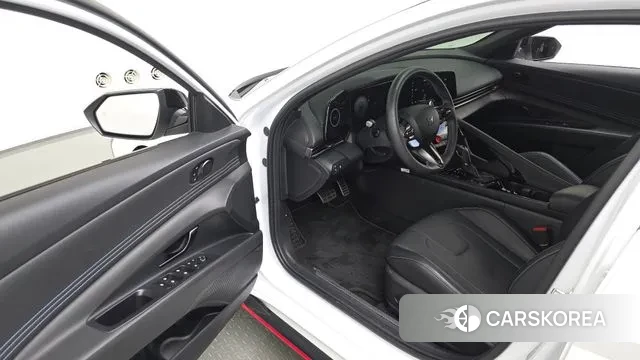 Hyundai The New Avante (CN7) 2023 Белый из Кореи, фото 2