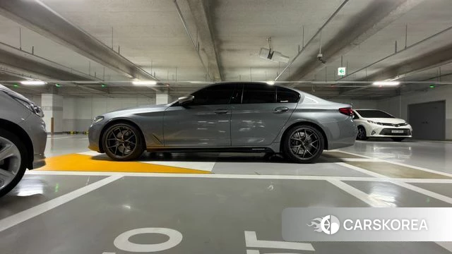 BMW 5 Series (G30) 2022 Серый из Кореи, фото 2