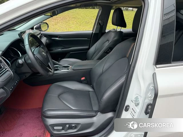 Toyota Camry 2024 Белый из Китая, фото 2