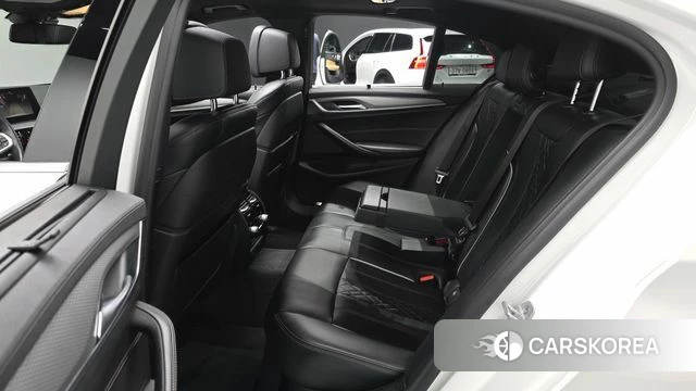 BMW 5 Series (G30) 2019 Белый из Кореи, фото 2