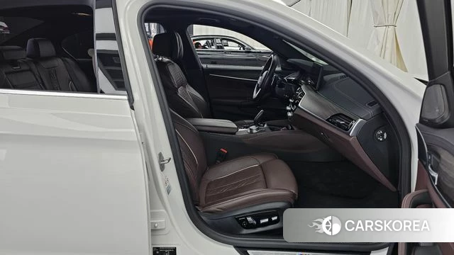 BMW 5 Series (G30) 2021 Белый из Кореи, фото 2