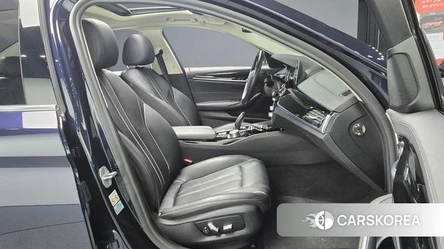 BMW 5 Series (G30) 2018 Синий из Кореи, фото 2