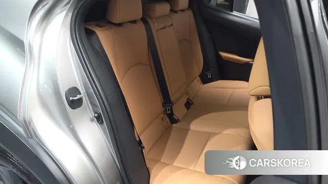 Lexus UX250h 2023 Песочный из Кореи, фото 2