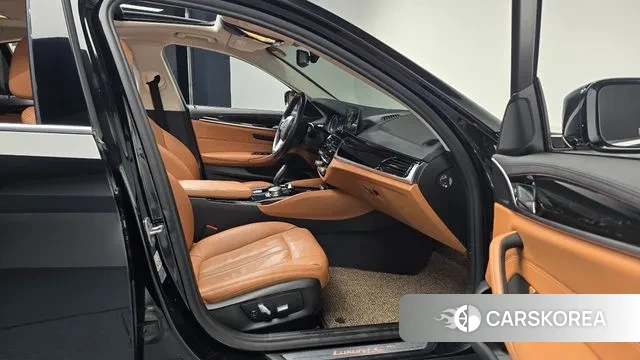 BMW 5 Series (G30) 2018 Серый из Кореи, фото 2