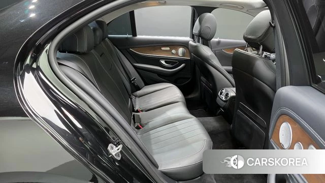 Mercedes-Benz E-Class W213 2019 Черный из Кореи, фото 2