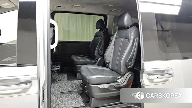 Hyundai Staria 2022 Серебристо-серый из Кореи, фото 2