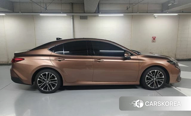 Toyota Camry (XV80) 2025 Золотой из Кореи, фото 2
